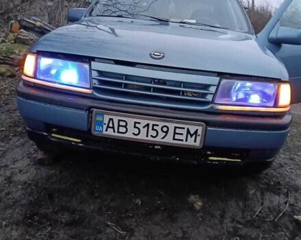 Синий Опель Вектра, объемом двигателя 2 л и пробегом 355 тыс. км за 1300 $, фото 3 на Automoto.ua