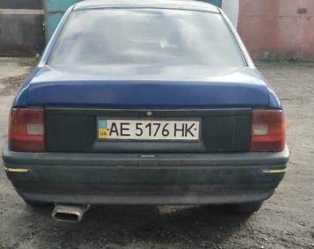 Синий Опель Вектра, объемом двигателя 2 л и пробегом 1000 тыс. км за 1400 $, фото 3 на Automoto.ua