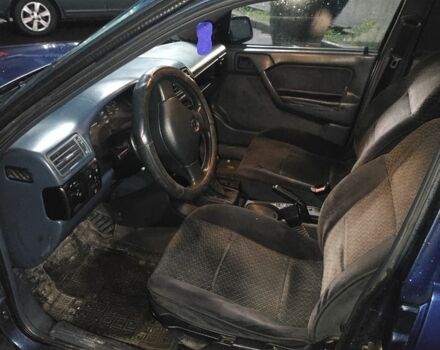 Синій Опель Вектра, об'ємом двигуна 2 л та пробігом 250 тис. км за 2000 $, фото 7 на Automoto.ua