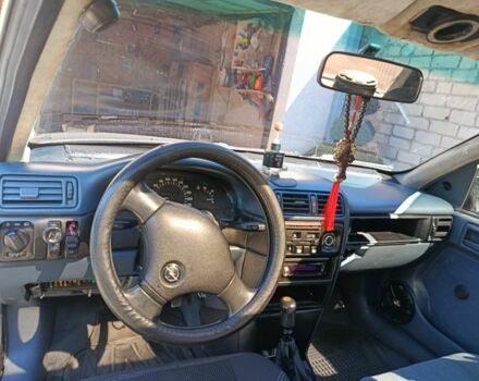 Синий Опель Вектра, объемом двигателя 1.6 л и пробегом 300 тыс. км за 1900 $, фото 7 на Automoto.ua