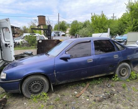 Синий Опель Вектра, объемом двигателя 1.8 л и пробегом 350 тыс. км за 600 $, фото 1 на Automoto.ua
