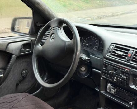 Синий Опель Вектра, объемом двигателя 1.6 л и пробегом 400 тыс. км за 1600 $, фото 6 на Automoto.ua