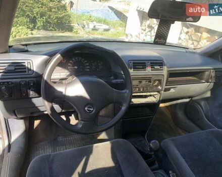 Синий Опель Вектра, объемом двигателя 1.8 л и пробегом 400 тыс. км за 900 $, фото 2 на Automoto.ua