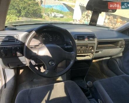 Синий Опель Вектра, объемом двигателя 1.8 л и пробегом 400 тыс. км за 900 $, фото 3 на Automoto.ua