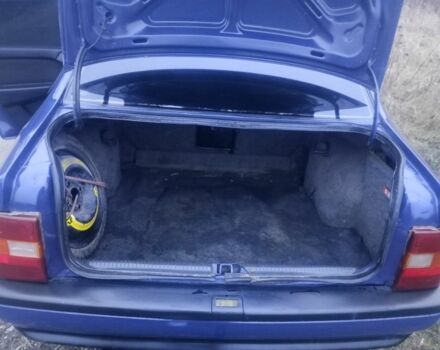 Синий Опель Вектра, объемом двигателя 1.6 л и пробегом 300 тыс. км за 1600 $, фото 8 на Automoto.ua