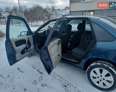 Синий Опель Вектра, объемом двигателя 2 л и пробегом 1 тыс. км за 1100 $, фото 4 на Automoto.ua