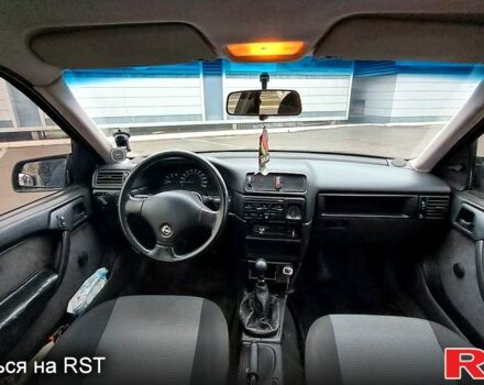 Синий Опель Вектра, объемом двигателя 1.6 л и пробегом 230 тыс. км за 1350 $, фото 6 на Automoto.ua