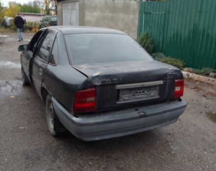 Синий Опель Вектра, объемом двигателя 1.6 л и пробегом 999 тыс. км за 300 $, фото 3 на Automoto.ua