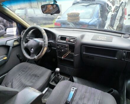 Синий Опель Вектра, объемом двигателя 1.8 л и пробегом 350 тыс. км за 600 $, фото 4 на Automoto.ua