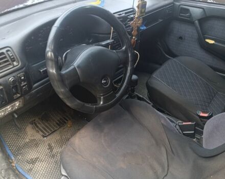 Синий Опель Вектра, объемом двигателя 1.8 л и пробегом 350 тыс. км за 1600 $, фото 4 на Automoto.ua