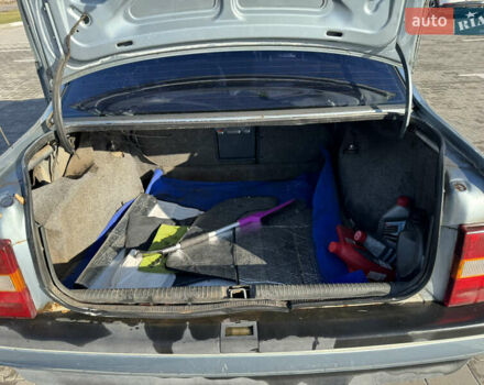 Синий Опель Вектра, объемом двигателя 1.6 л и пробегом 400 тыс. км за 750 $, фото 11 на Automoto.ua