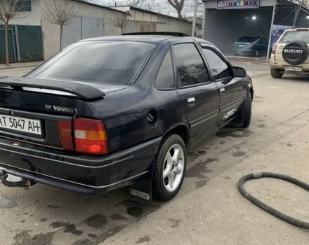 Синий Опель Вектра, объемом двигателя 1.8 л и пробегом 300 тыс. км за 1600 $, фото 6 на Automoto.ua