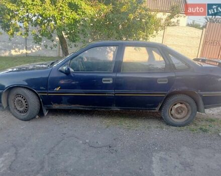 Синій Опель Вектра, об'ємом двигуна 1.6 л та пробігом 400 тис. км за 1100 $, фото 3 на Automoto.ua
