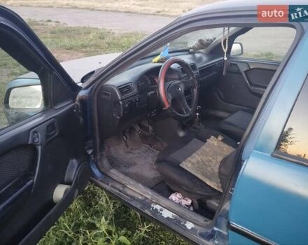 Синий Опель Вектра, объемом двигателя 1.6 л и пробегом 334 тыс. км за 845 $, фото 4 на Automoto.ua