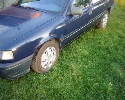 Синій Опель Вектра, об'ємом двигуна 1.6 л та пробігом 300 тис. км за 850 $, фото 1 на Automoto.ua