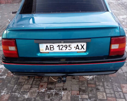 Синий Опель Вектра, объемом двигателя 2 л и пробегом 300 тыс. км за 2350 $, фото 4 на Automoto.ua