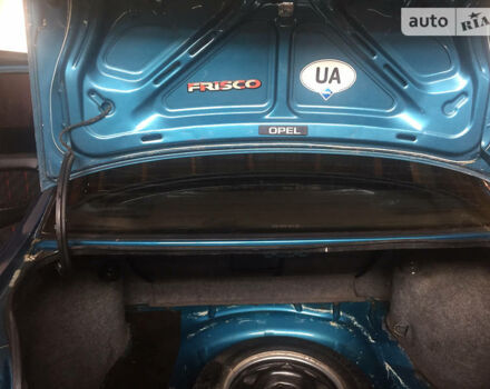 Синій Опель Вектра, об'ємом двигуна 1.8 л та пробігом 236 тис. км за 1899 $, фото 34 на Automoto.ua