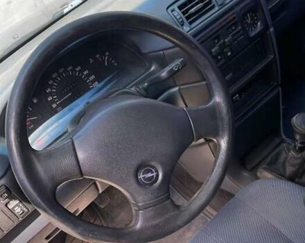 Опель Вектра 1992 в Николаеве на Automoto.ua Синий Опель Вектра, объемом двигателя 1.6 л и пробегом 265 тыс. км за 1650 $, фото 9 на Automoto.ua