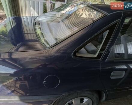Синій Опель Вектра, об'ємом двигуна 1.8 л та пробігом 274 тис. км за 1700 $, фото 4 на Automoto.ua