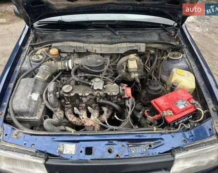 Синій Опель Вектра, об'ємом двигуна 1.8 л та пробігом 355 тис. км за 1150 $, фото 4 на Automoto.ua