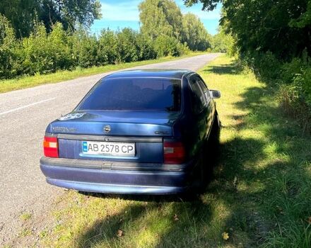 Синий Опель Вектра, объемом двигателя 1.8 л и пробегом 380 тыс. км за 1900 $, фото 3 на Automoto.ua