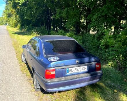 Синий Опель Вектра, объемом двигателя 1.8 л и пробегом 380 тыс. км за 1900 $, фото 2 на Automoto.ua