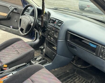 Синий Опель Вектра, объемом двигателя 1.8 л и пробегом 100 тыс. км за 1900 $, фото 6 на Automoto.ua