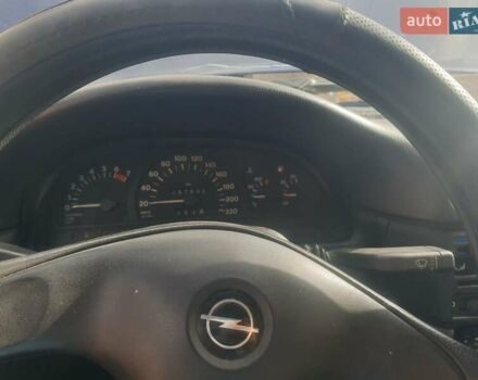Синий Опель Вектра, объемом двигателя 2 л и пробегом 350 тыс. км за 1100 $, фото 1 на Automoto.ua