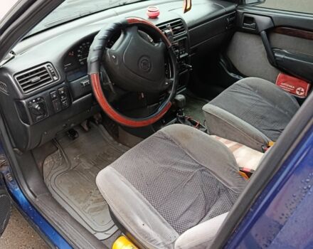 Синий Опель Вектра, объемом двигателя 2 л и пробегом 450 тыс. км за 1700 $, фото 2 на Automoto.ua