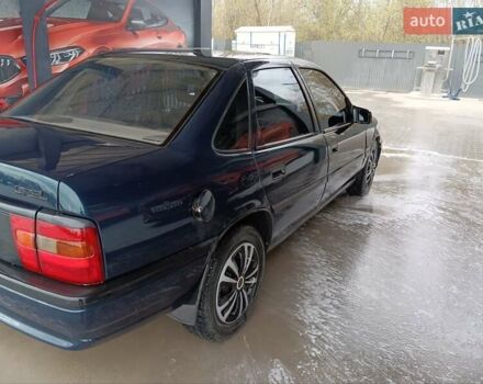Синий Опель Вектра, объемом двигателя 2 л и пробегом 265 тыс. км за 1500 $, фото 2 на Automoto.ua