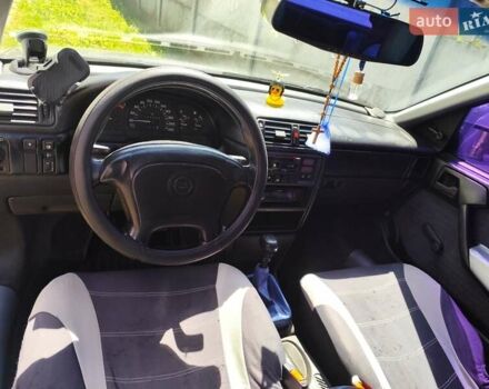 Синий Опель Вектра, объемом двигателя 1.6 л и пробегом 377 тыс. км за 1400 $, фото 4 на Automoto.ua