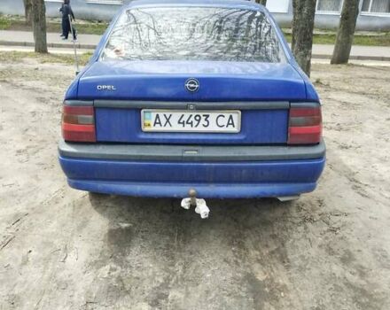 Синий Опель Вектра, объемом двигателя 1.8 л и пробегом 300 тыс. км за 2000 $, фото 1 на Automoto.ua