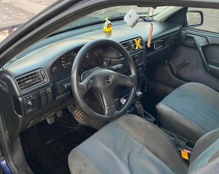 Синій Опель Вектра, об'ємом двигуна 1.6 л та пробігом 328 тис. км за 1600 $, фото 7 на Automoto.ua