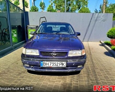 Синий Опель Вектра, объемом двигателя 2 л и пробегом 500 тыс. км за 1800 $, фото 1 на Automoto.ua