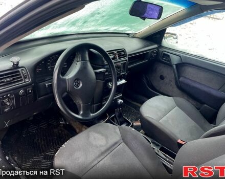 Синий Опель Вектра, объемом двигателя 1.6 л и пробегом 283 тыс. км за 500 $, фото 6 на Automoto.ua