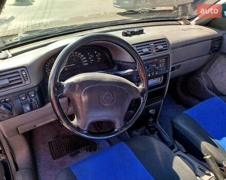 Синий Опель Вектра, объемом двигателя 2 л и пробегом 500 тыс. км за 1800 $, фото 8 на Automoto.ua