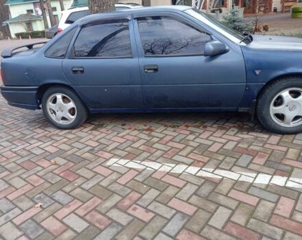 Синий Опель Вектра, объемом двигателя 1.8 л и пробегом 205 тыс. км за 900 $, фото 3 на Automoto.ua
