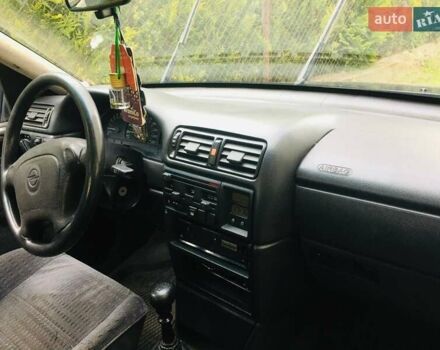 Опель Вектра 1995 в Львове на Automoto.ua Синий Опель Вектра, объемом двигателя 1.8 л и пробегом 200 тыс. км за 1100 $, фото 8 на Automoto.ua