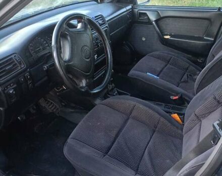 Синий Опель Вектра, объемом двигателя 1.8 л и пробегом 390 тыс. км за 1400 $, фото 2 на Automoto.ua