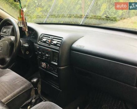 Опель Вектра 1995 в Львове на Automoto.ua Синий Опель Вектра, объемом двигателя 1.8 л и пробегом 200 тыс. км за 1100 $, фото 5 на Automoto.ua
