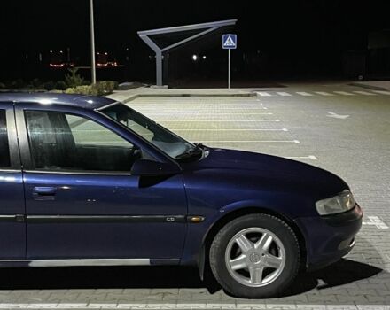 Синій Опель Вектра, об'ємом двигуна 1.8 л та пробігом 350 тис. км за 1600 $, фото 4 на Automoto.ua