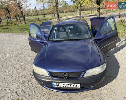 Опель Вектра 1996 в Кривом Роге на Automoto.ua Синий Опель Вектра, объемом двигателя 1.6 л и пробегом 270 тыс. км за 1899 $, фото 2 на Automoto.ua