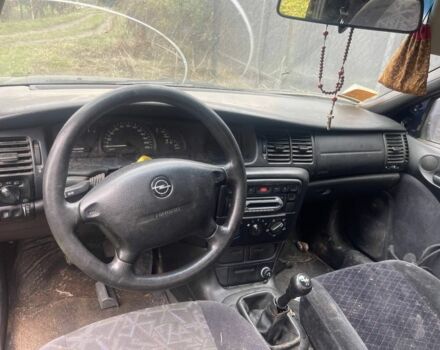 Синий Опель Вектра, объемом двигателя 1.8 л и пробегом 300 тыс. км за 1000 $, фото 8 на Automoto.ua