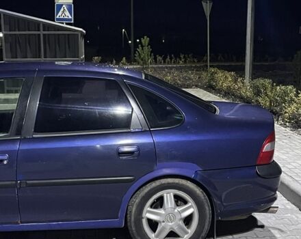 Синій Опель Вектра, об'ємом двигуна 1.8 л та пробігом 350 тис. км за 1600 $, фото 1 на Automoto.ua
