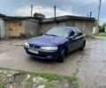 Синий Опель Вектра, объемом двигателя 1.6 л и пробегом 325 тыс. км за 2350 $, фото 1 на Automoto.ua