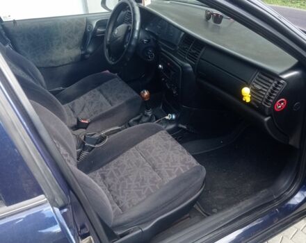 Синій Опель Вектра, об'ємом двигуна 1.6 л та пробігом 300 тис. км за 2700 $, фото 1 на Automoto.ua