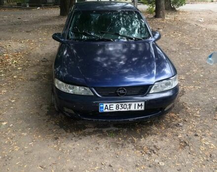 Синий Опель Вектра, объемом двигателя 2 л и пробегом 1 тыс. км за 2000 $, фото 3 на Automoto.ua