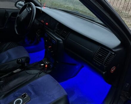 Синий Опель Вектра, объемом двигателя 1.8 л и пробегом 400 тыс. км за 2500 $, фото 6 на Automoto.ua