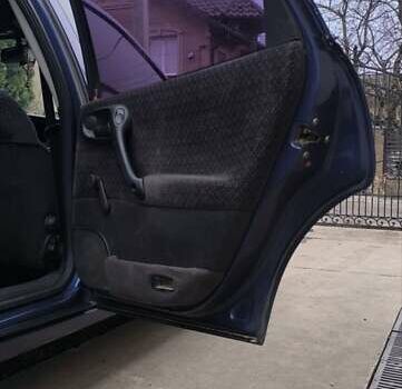 Синій Опель Вектра, об'ємом двигуна 2 л та пробігом 240 тис. км за 2600 $, фото 9 на Automoto.ua