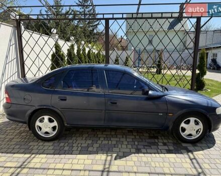 Синий Опель Вектра, объемом двигателя 1.8 л и пробегом 372 тыс. км за 2700 $, фото 4 на Automoto.ua